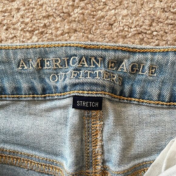 American Eagle Womens Jean Shorts Size 8 Distressed White Knit Design Light Wash - Picture 2 of 11